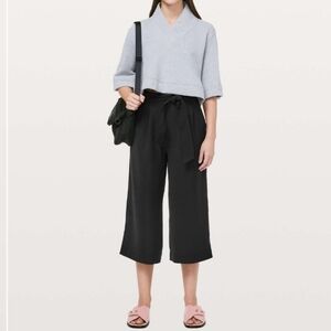 Lululemon Noir Crop